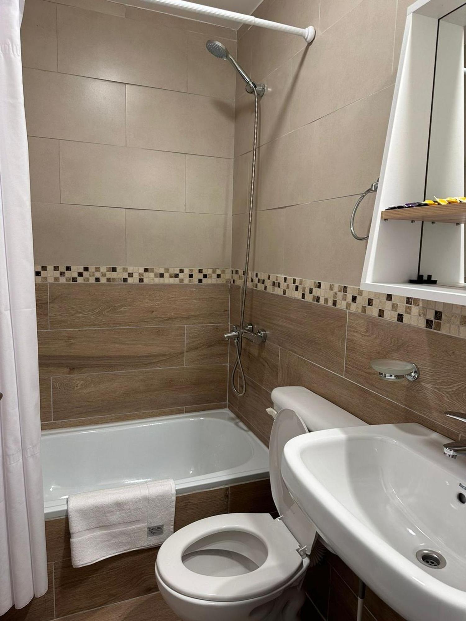 Aunaisin - Apartamentos 9 De Julio 52 Ushuaia Eksteriør billede