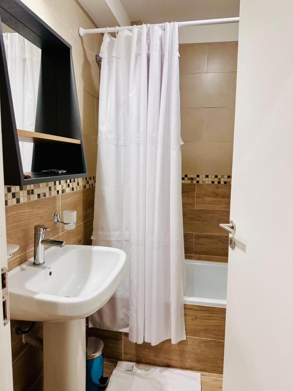 Aunaisin - Apartamentos 9 De Julio 52 Ushuaia Eksteriør billede